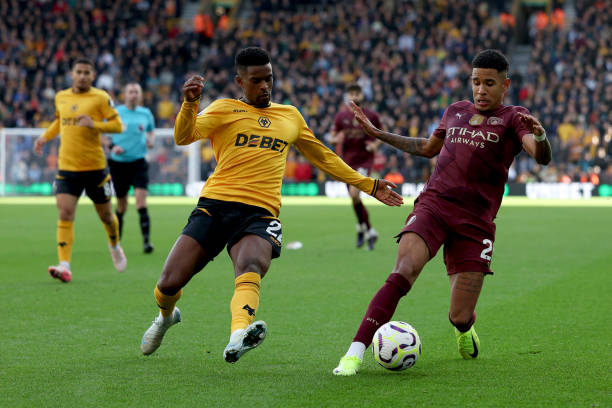 受伤而面临 受伤而面临